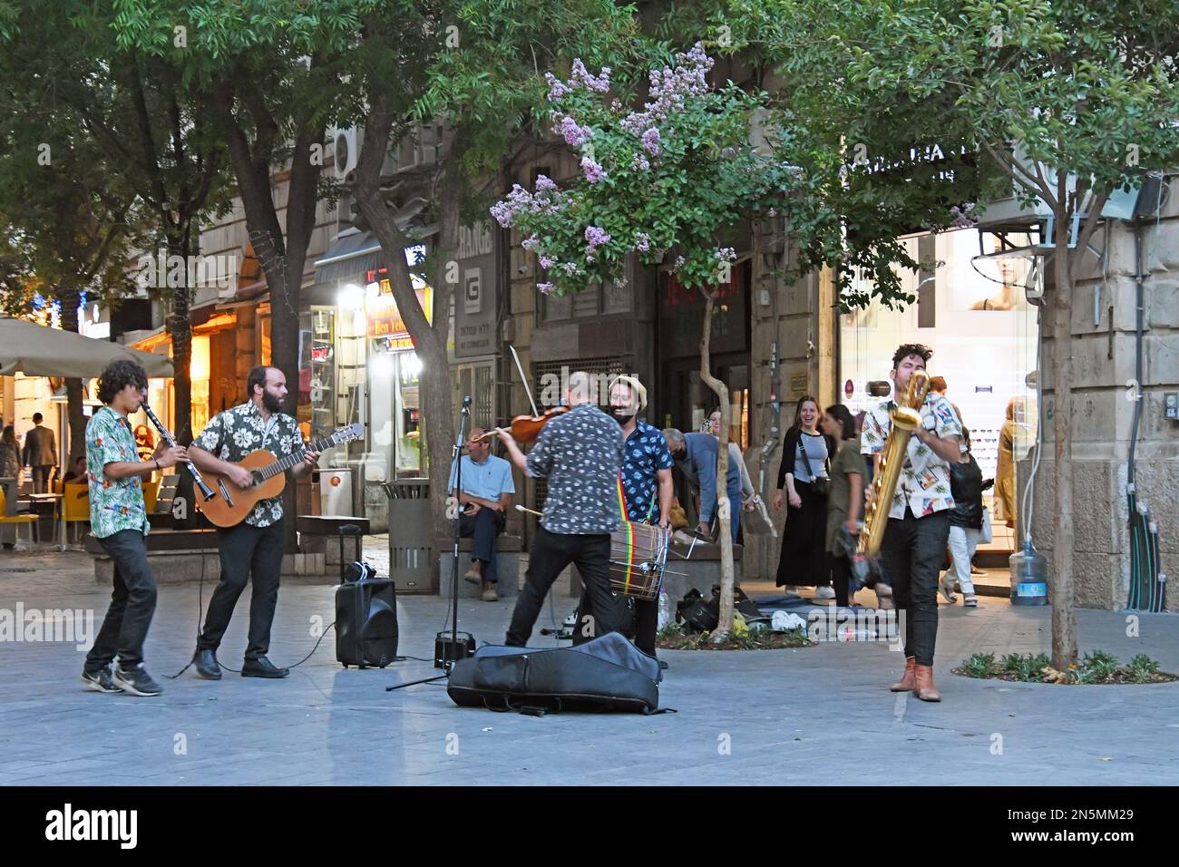 Street Band: Jüdische Volksmusik in der Ben Yehuda Street, Jerusalem, Israel Stockfoto