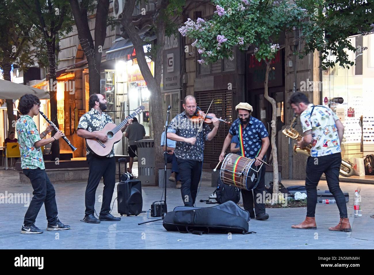 Street Band: Jüdische Volksmusik in der Ben Yehuda Street, Jerusalem, Israel Stockfoto