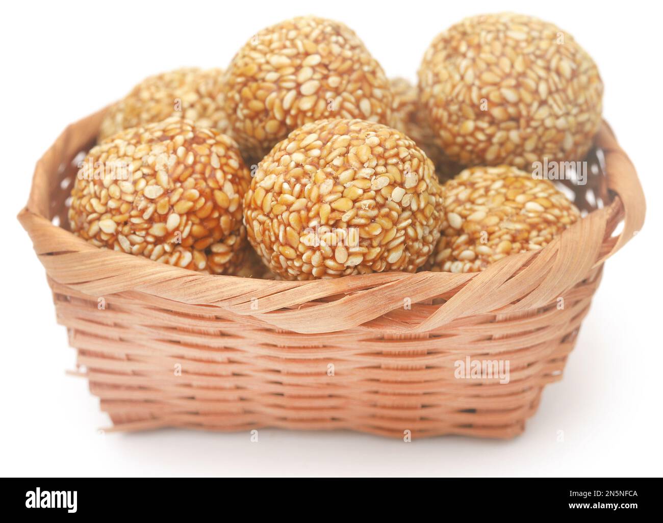 Sesamkaramell laddu sehr beliebt auf dem indischen Subkontinent Stockfoto