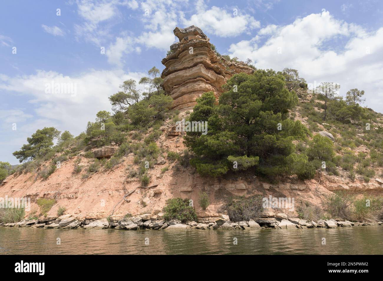 Felsformationen am Ufer des Ribarroja Reservoirs, Katalonien, Spanien Stockfoto
