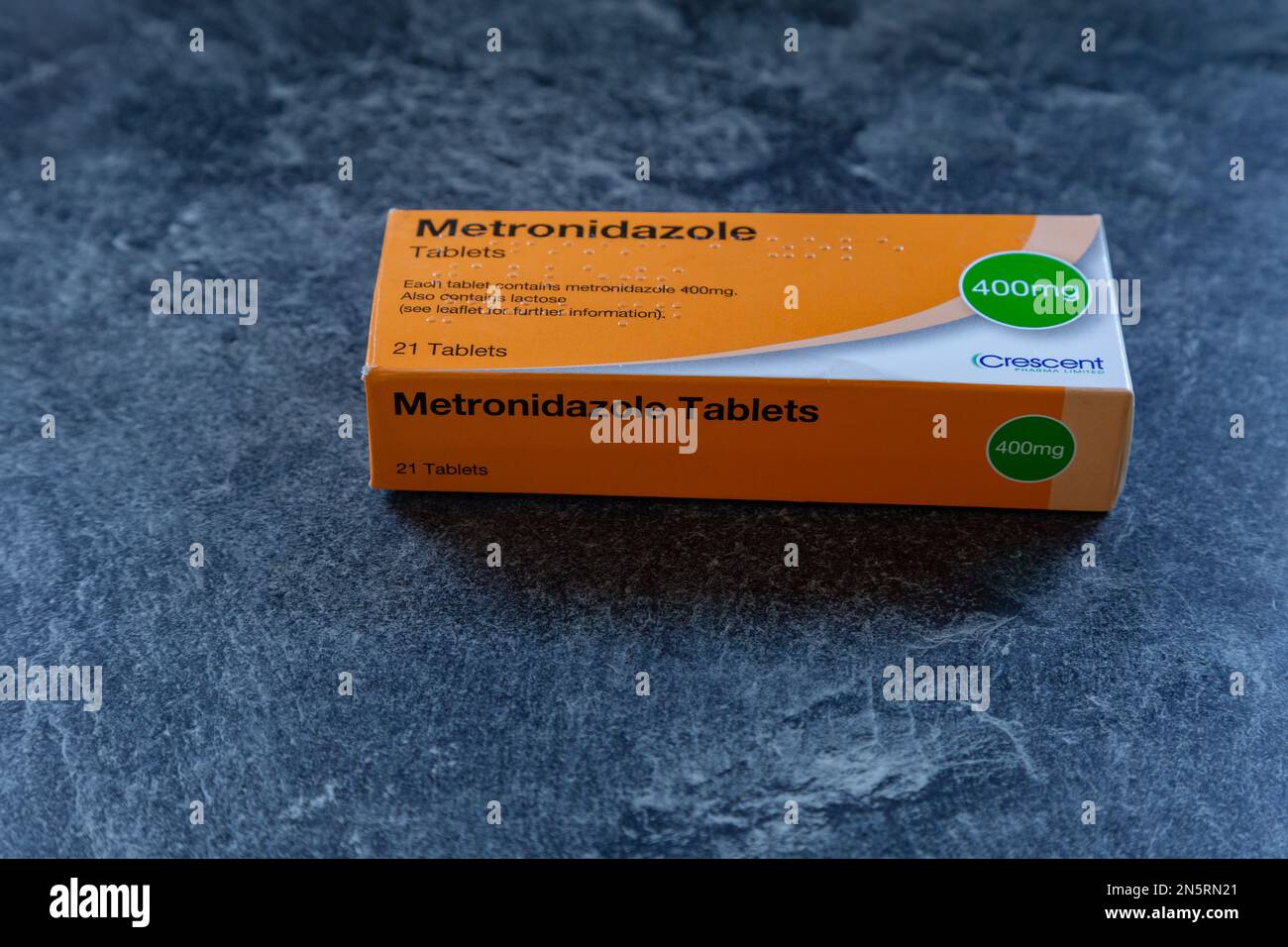 Eine Schachtel Metronidazol-Antibiotika-Kapseln. Stockfoto
