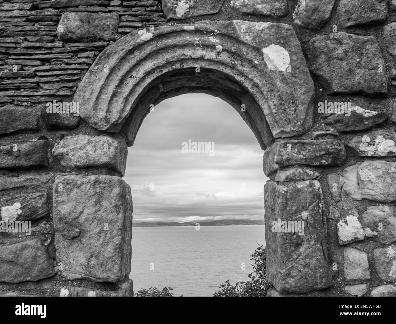 St. Kirche PatrickÕs und die Irische See Stockfoto