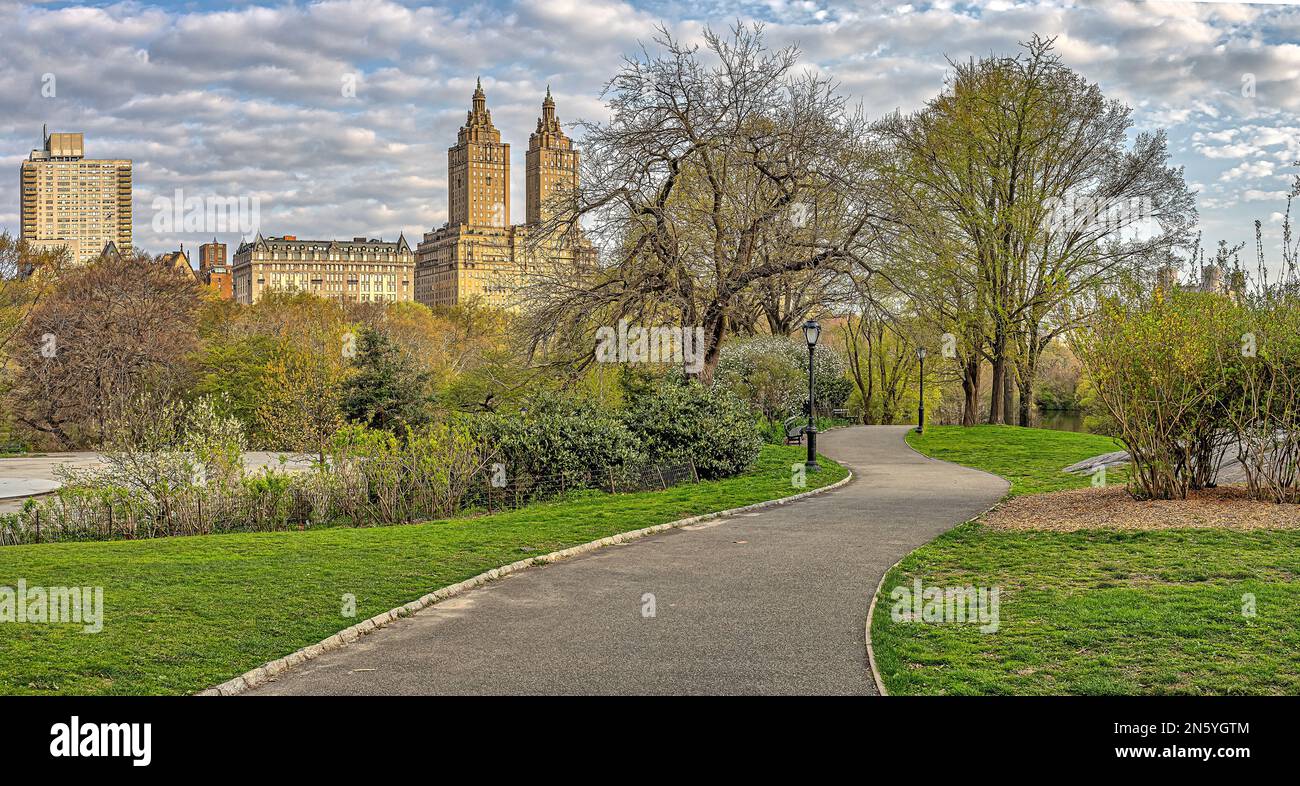Frühling im Central Park, New York City, an bewölkten Tagen Stockfoto