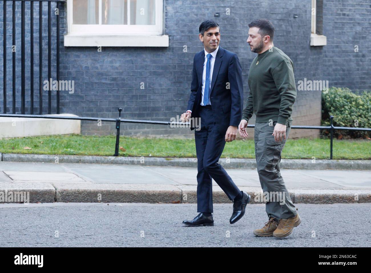 Der ukrainische Präsident Zelenskyy trifft heute im Vereinigten Königreich mit dem britischen Premierminister Rishi Sunak in der Downing Street zusammen. Bild aufgenommen am 8. Februar 2023. Stockfoto