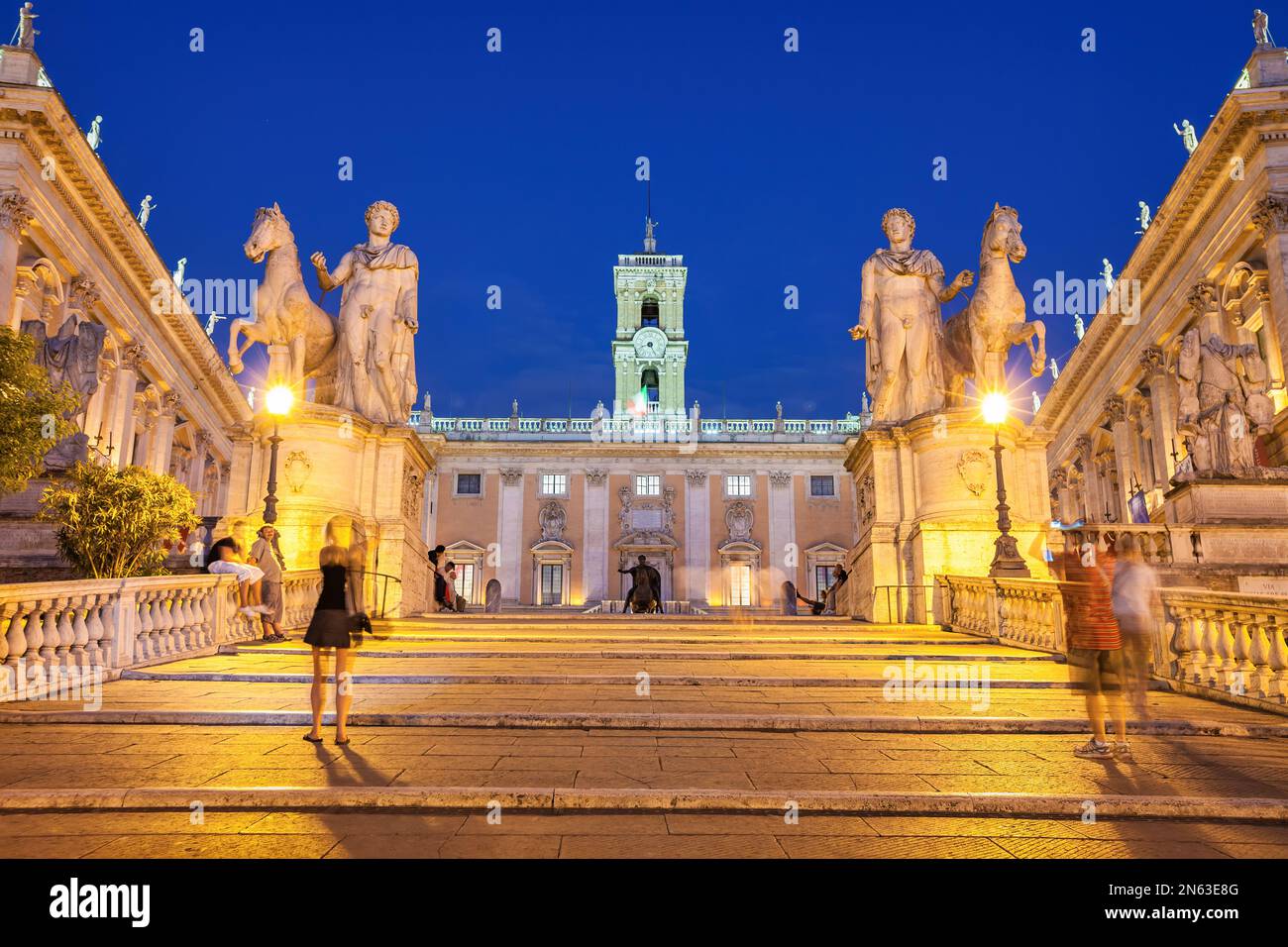 Piazza del Campidoglio (entworfen von Michelangelo) auf dem Kapitolshügel im Zentrum von Rom, Italien Stockfoto
