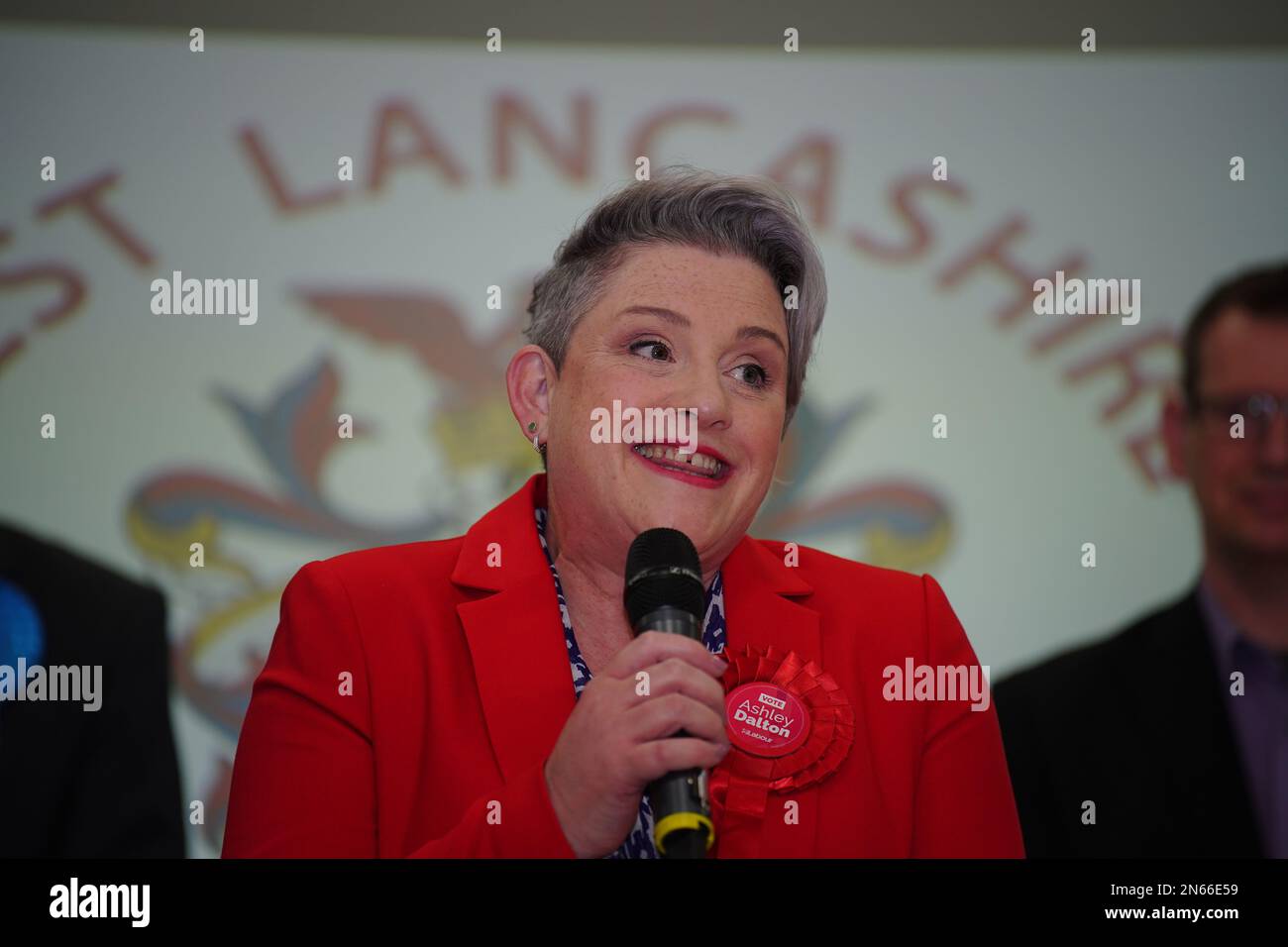 Ashley Dalton von Labour feiert, nachdem er im Burscough Racquet and Fitness Centre in Ormskirk