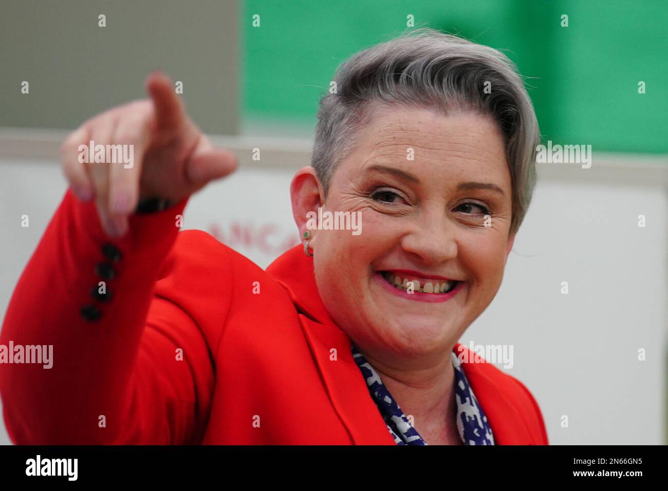 Ashley Dalton von Labour feiert, nachdem er im Burscough Racquet and Fitness Centre in Ormskirk