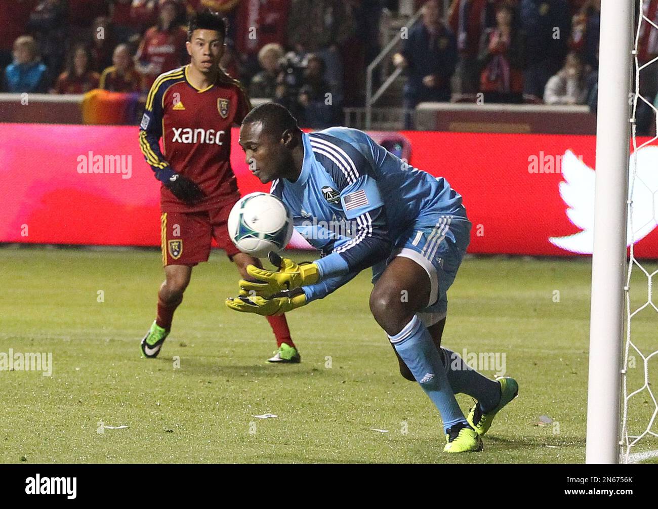 Portland Timbers goalie Donovan Ricketts, right, makes a save as Real Salt Lake midfielder Sebastian Velasquez stands by in the first half during the first leg of the MLS Western Conference final Sunday, Nov. 10, 2013, in Sandy, Utah. (AP Photo/Rick Bowmer) Stockfoto