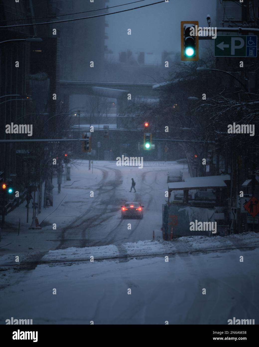 Moody-Winterszene in der Stadt Stockfoto