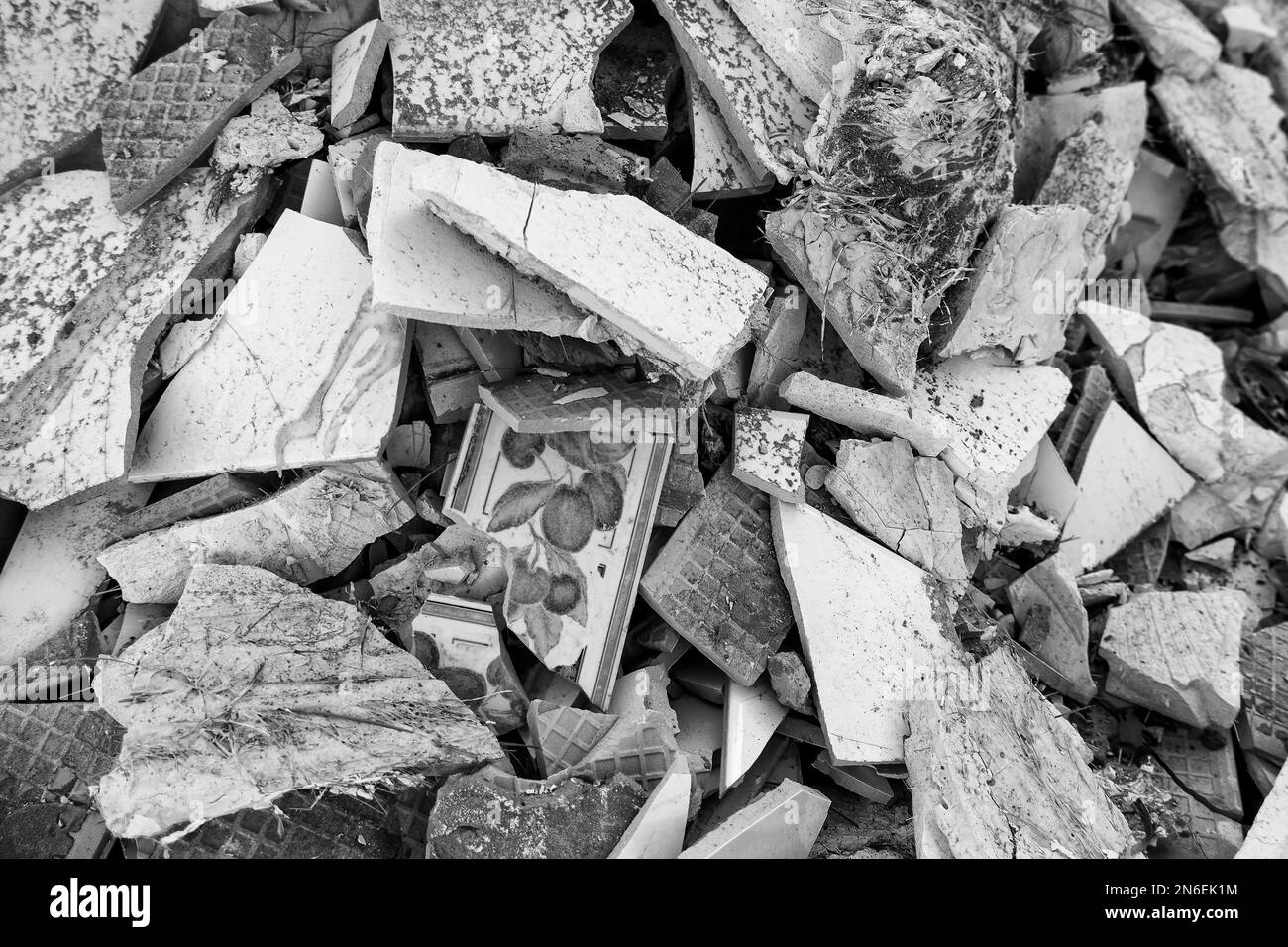 Details zu Schutt von einem Werk im Müll, Verschmutzung und Schmutz Stockfoto