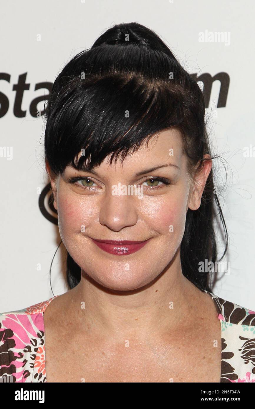 Actress Pauley Perrette arrives at the 3rd Annual American Humane Association Hero Dog Awards at the Beverly Hilton Hotel on Saturday, Oct. 5, 2013 in Beverly Hills, Calif. (Photo by Paul A. Hebert/Invision/AP) Stockfoto