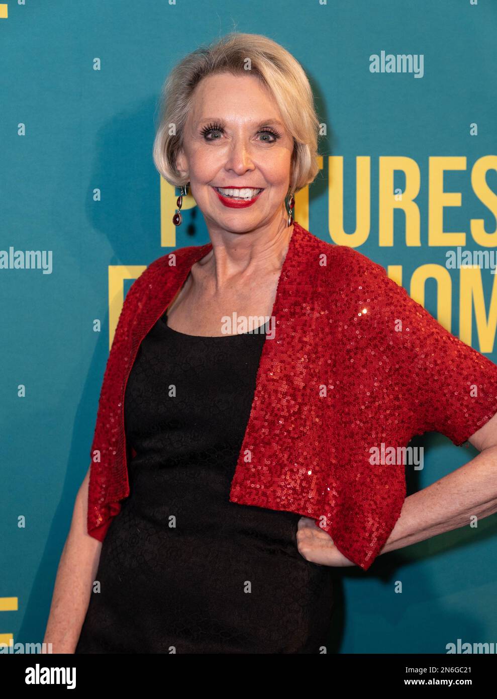 New York, USA. 09. Februar 2023. Julie Halston nimmt am Eröffnungsabend des Stücks „Pictures from Home“ am Broadway im Studio 54 in New York am 9. Februar 2023 Teil. (Foto: Lev Radin/Sipa USA) Guthaben: SIPA USA/Alamy Live News Stockfoto