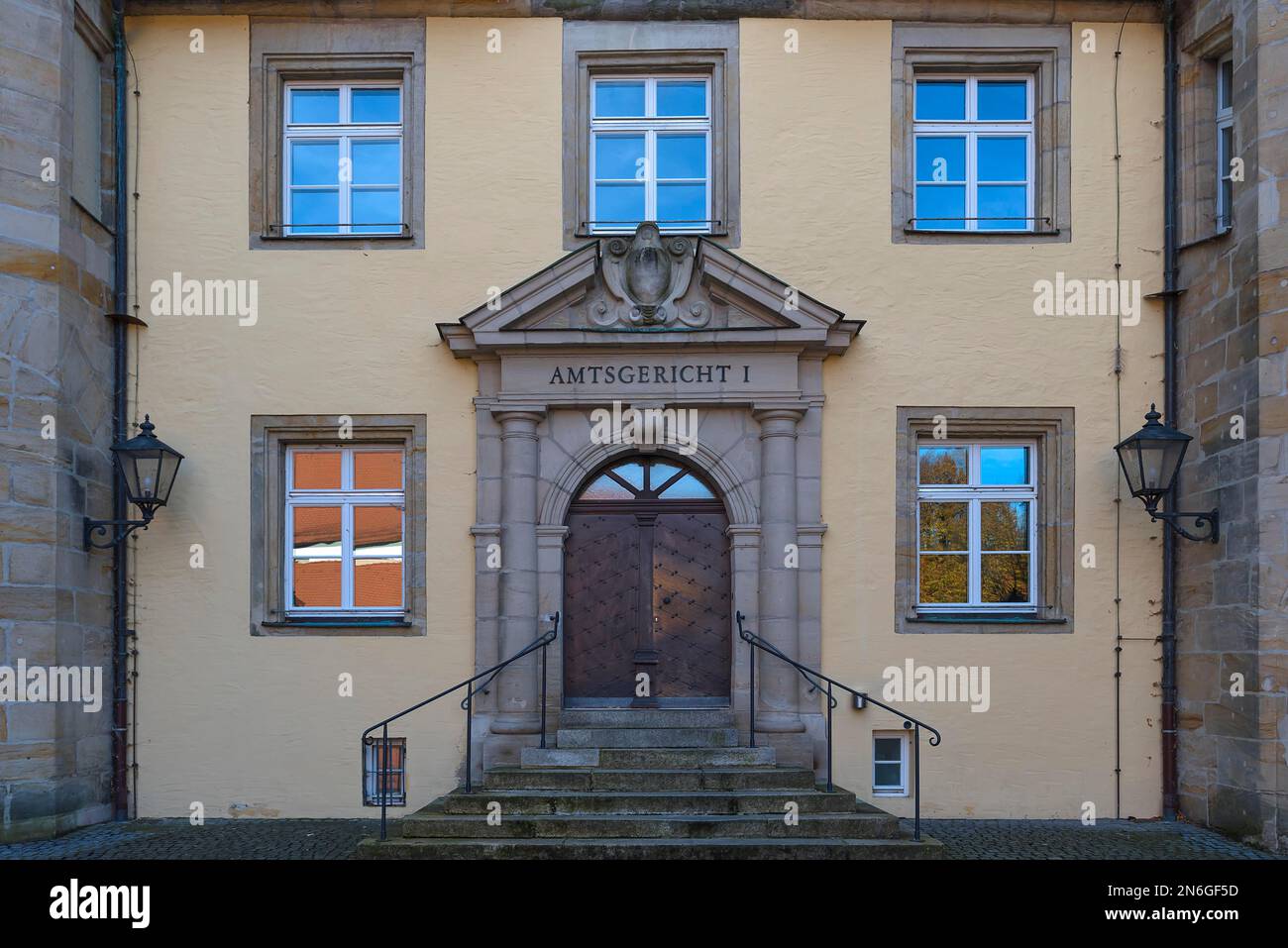 Ehemaliges Schloss, seit dem 15. Jahrhundert ein Pflegeheim und heute Sitz des Bezirksgerichts I, Hersbruck. Mittelfrankreich, Bayern, Deutschland Stockfoto