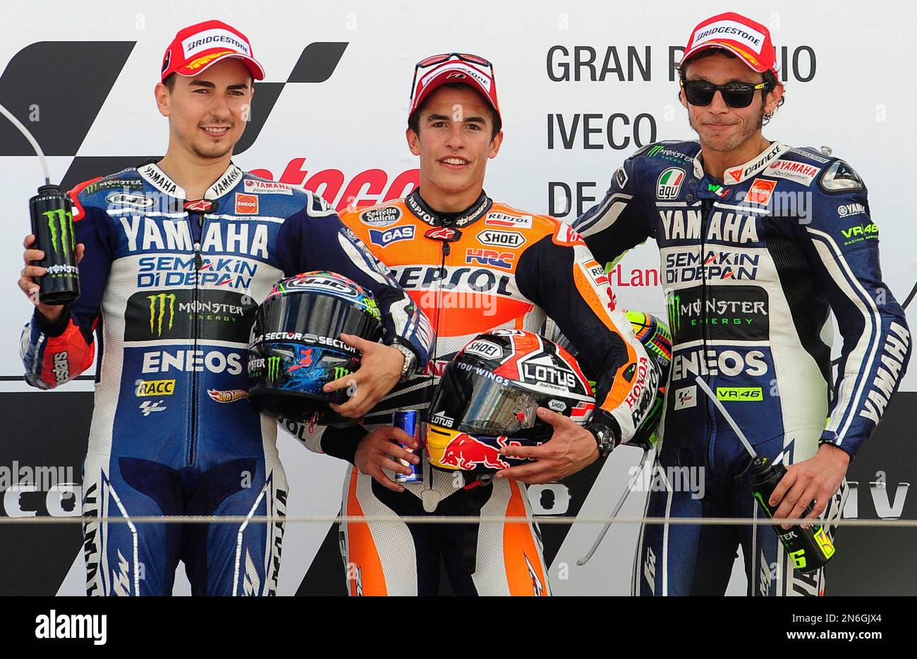 Spain's Marc Marquez, center, winner of the Aragon Moto GP grand prix, celebrates on the podium with second placed Spain's Jorge Lorenzo, left, and third placed Italy's Valentino Rossi, right, at the Alcaniz circuit in Spain, Sunday, Sept.29, 2013. (AP Photo/Manu Fernandez) Stockfoto