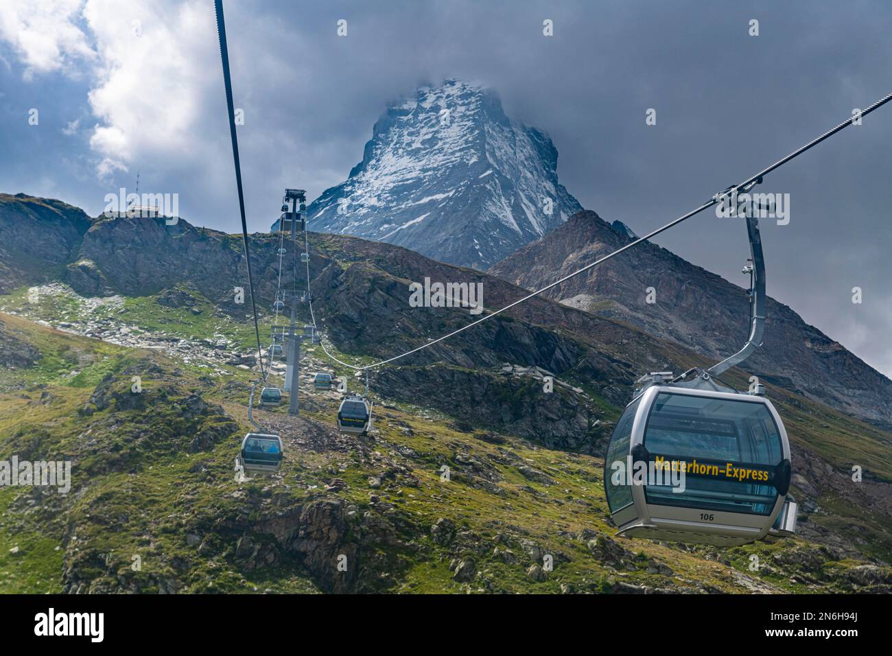 Seilbahn vor dem Matterhorn, Zermatt, Schweiz Stockfoto