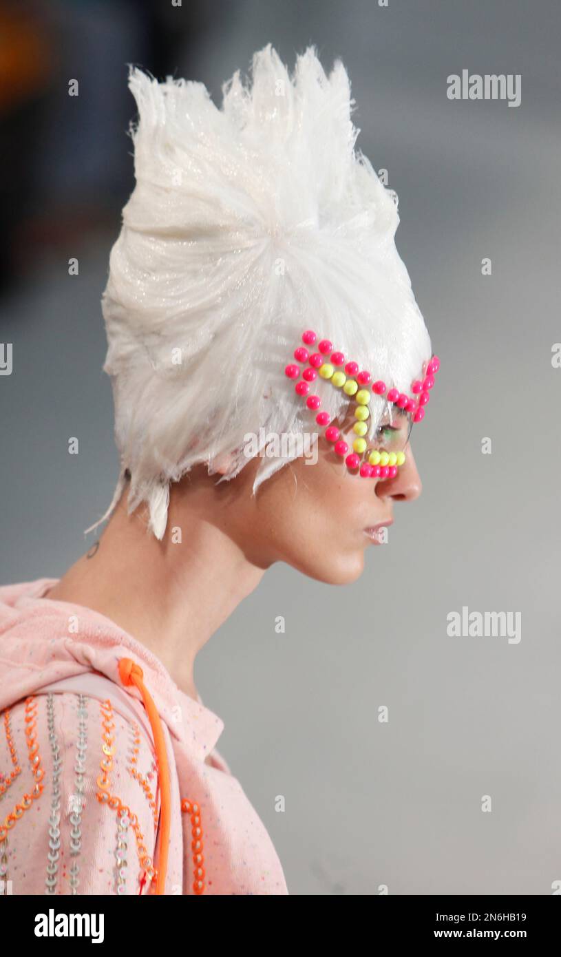 A model wears a creation as part of Indian fashion designer Manish Arora's ready-to-wear Spring-Summer 2014 fashion collection presented in Paris, Thursday, Sept.26, 2013. (AP Photo/Thibault Camus) Stockfoto