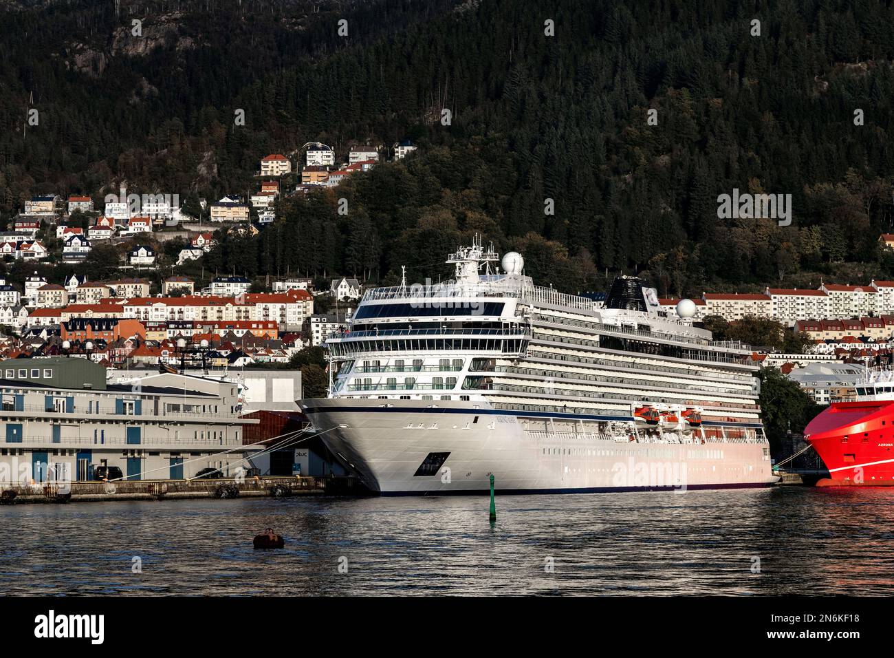 Kreuzfahrtschiff Viking Mars im Hafen von Bergen, Norwegen. Stockfoto