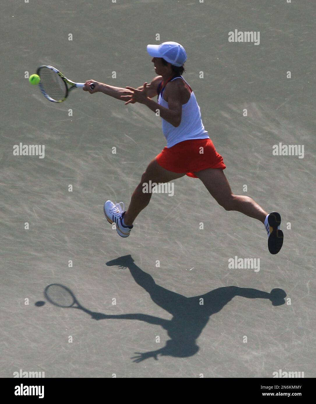 Italy's Francesca Schiavone returns a shot against France's Virginie Razzano during the second round match of the Korea Open tennis championships in Seoul, South Korea, Wednesday, Sept. 18, 2013.(Ahn Young-joon). Stockfoto