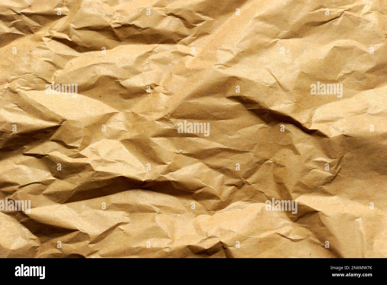 Zerknitterter brauner Papierhintergrund Stockfoto