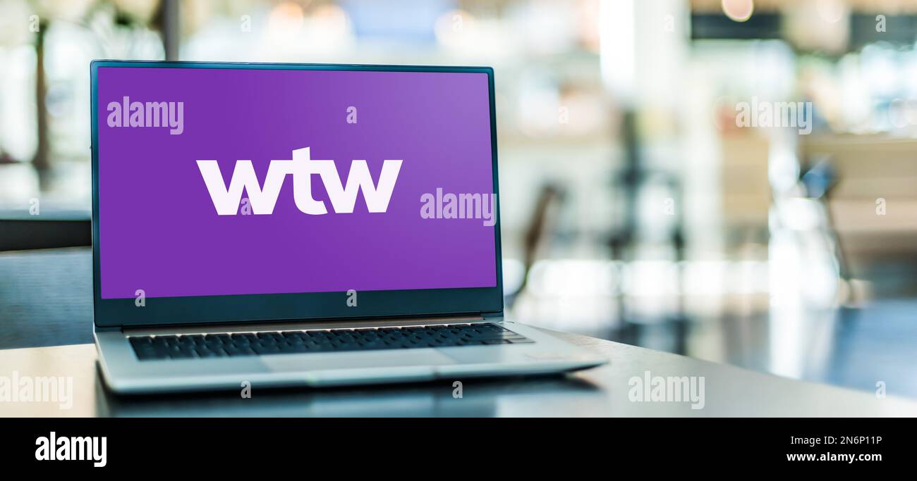 POZNAN, POL - 13. September 2022: Laptop mit Logo von Willis Towers Watson, einem britisch-amerikanischen multinationalen Versicherungsberater Stockfoto