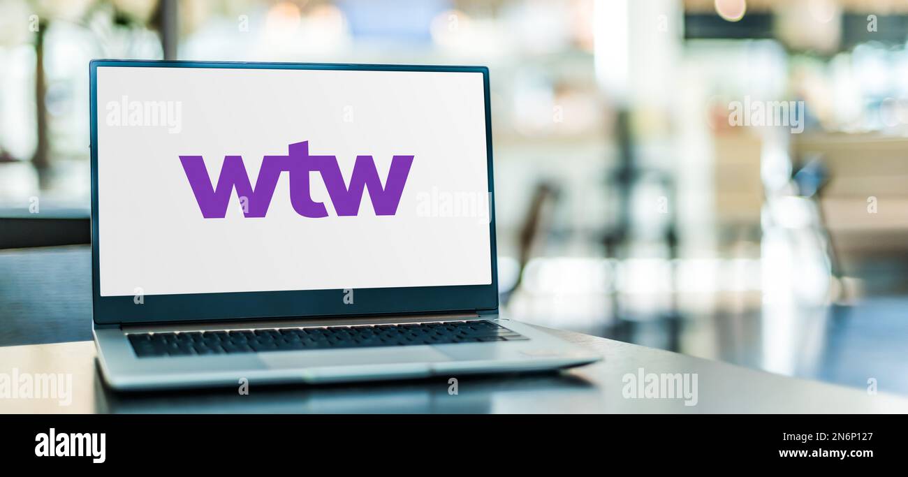 POZNAN, POL - 13. September 2022: Laptop mit Logo von Willis Towers Watson, einem britisch-amerikanischen multinationalen Versicherungsberater Stockfoto