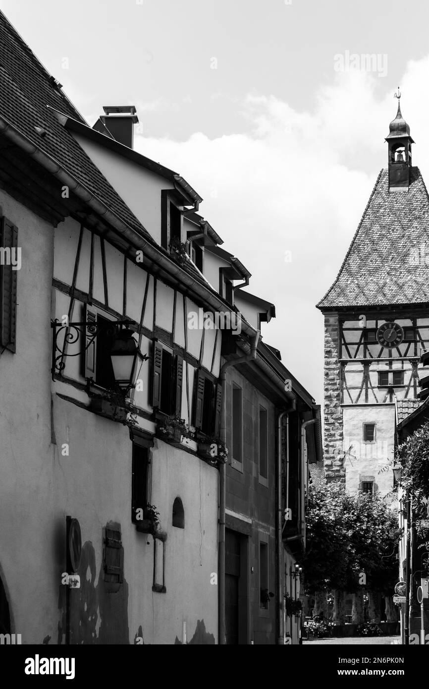 Bergheim, eine kleine Stadt an der Route des Vins im Elsass mit mittelalterlichen Gebäuden, einer Verteidigungsmauer und einer schönen Atmosphäre Stockfoto