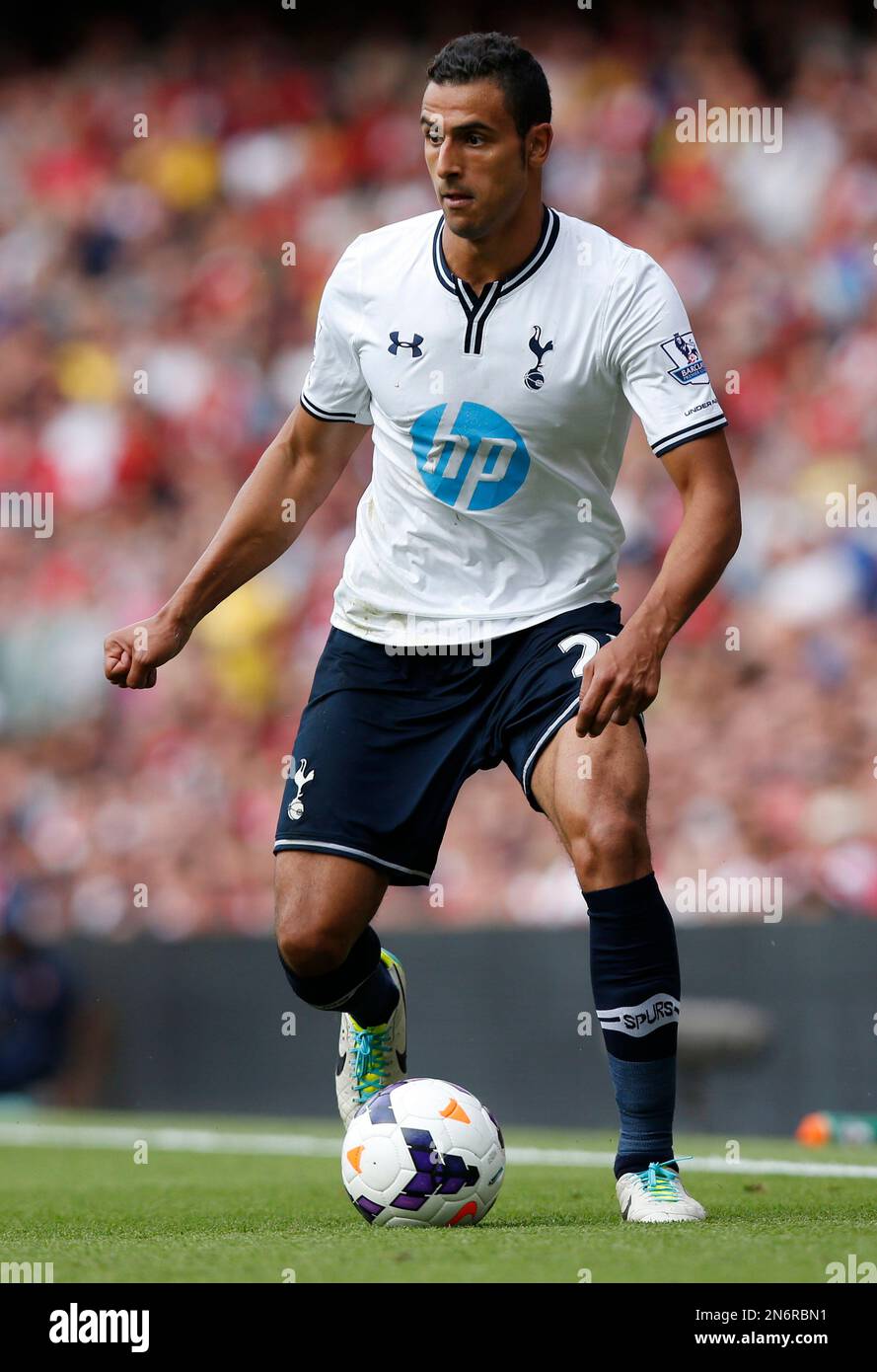 Tottenham Hotspur's Nacer Chadli plays against Arsenal during their English Premier League soccer match at Emirates stadium, London, Sunday, Sept. 1, 2013. (AP Photo/Sang Tan) Stockfoto