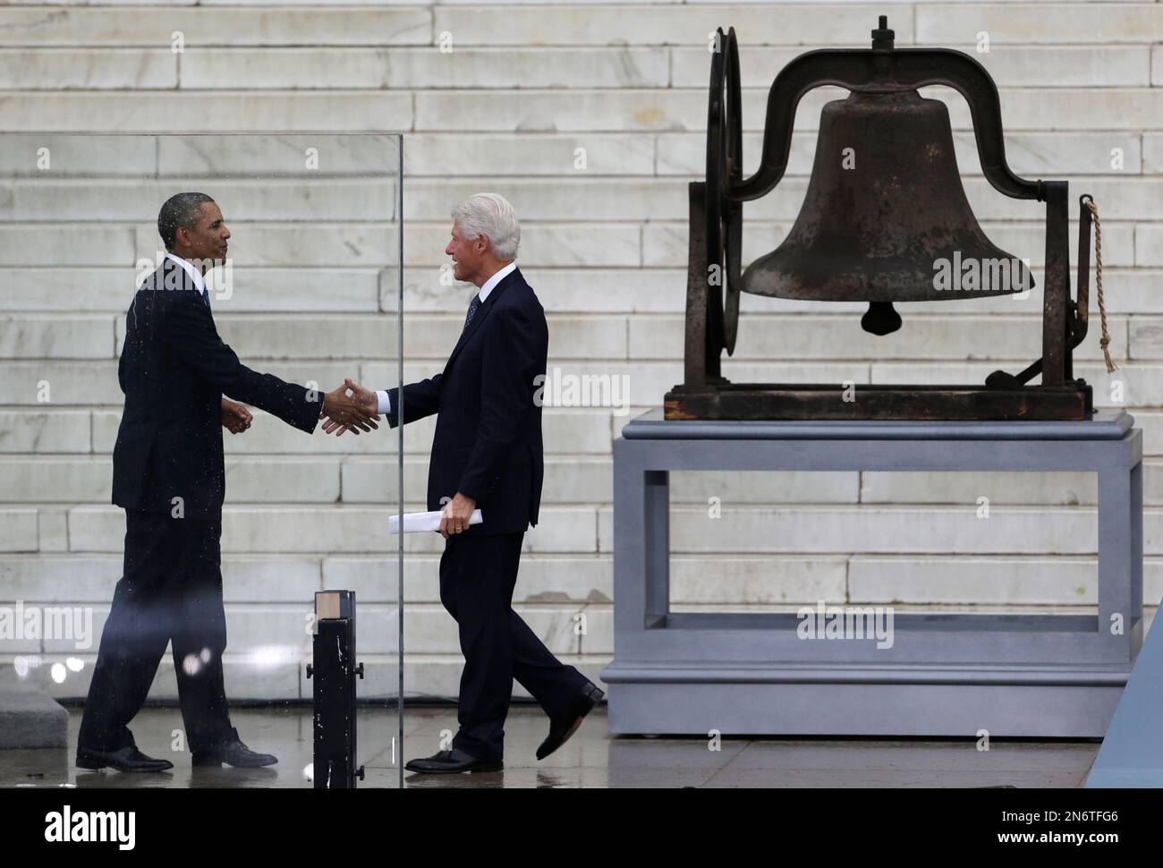 President Barack Obama shakes hands with Former President Bill Clinton ...