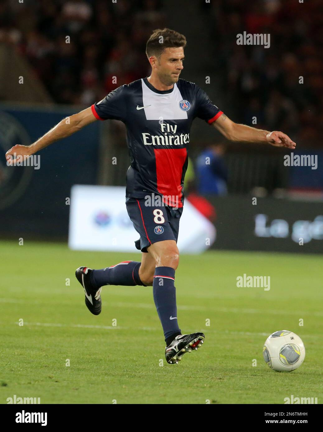 Paris Saint Germain's Italian Thiago Motta controls the ball during a French League One soccer match Paris Saint-Germain against AC Ajaccio Sunday, Aug. 18, 2013, in Paris. The match ended with a 1-1 draw. (AP Photo/Michel Euler) Stockfoto