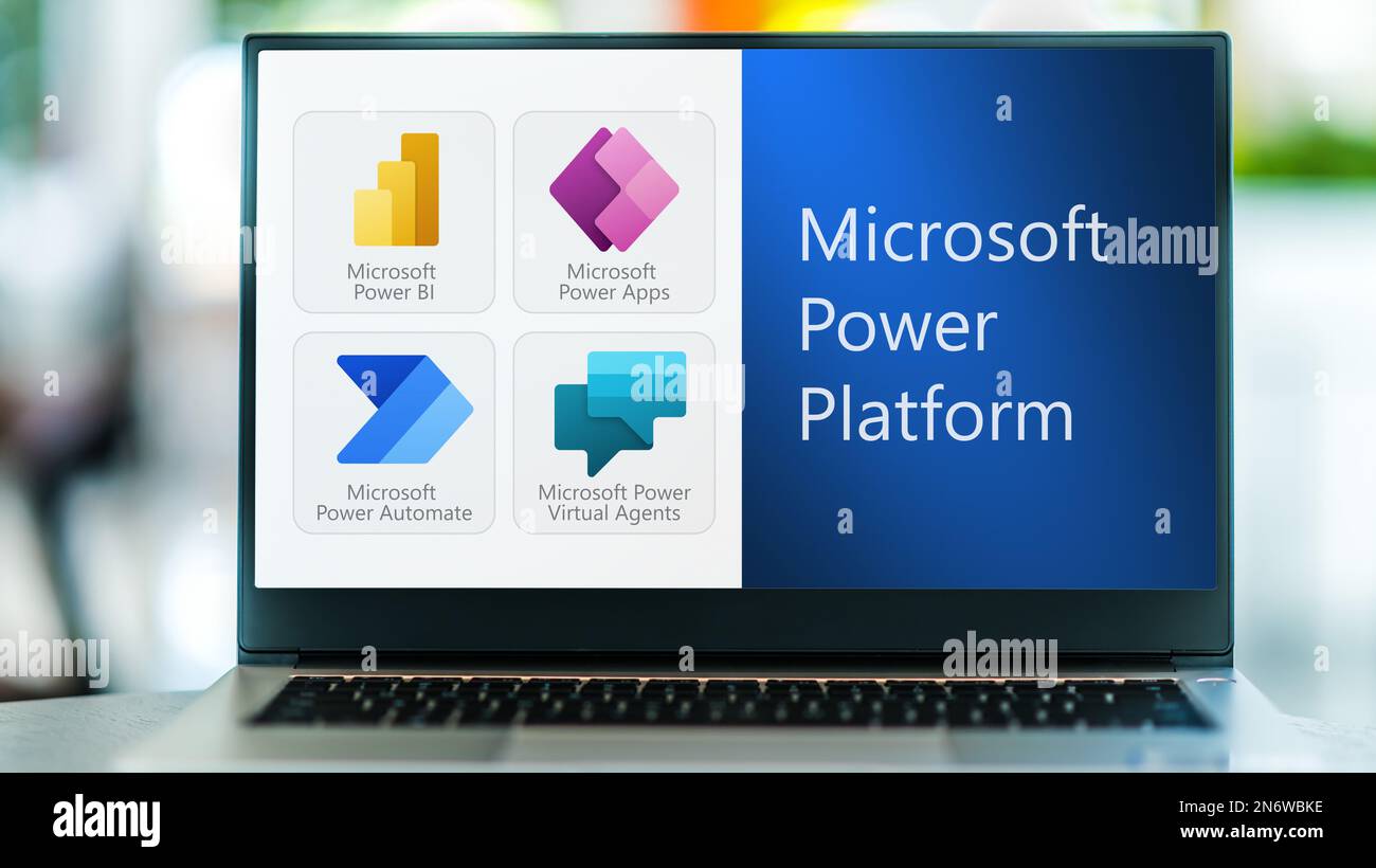 POZNAN, POL - 24. MAI 2022: Laptop-Computer mit Symbolen von Produkten der Microsoft Power Platform-Familie Stockfoto