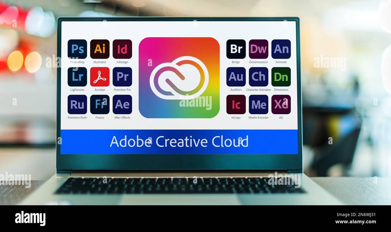 POZNAN, POL - 4. DEZEMBER 2022: Laptop mit Logotypen der Adobe Creative Cloud, einer Reihe von Anwendungen und Services von Adobe Systems Stockfoto