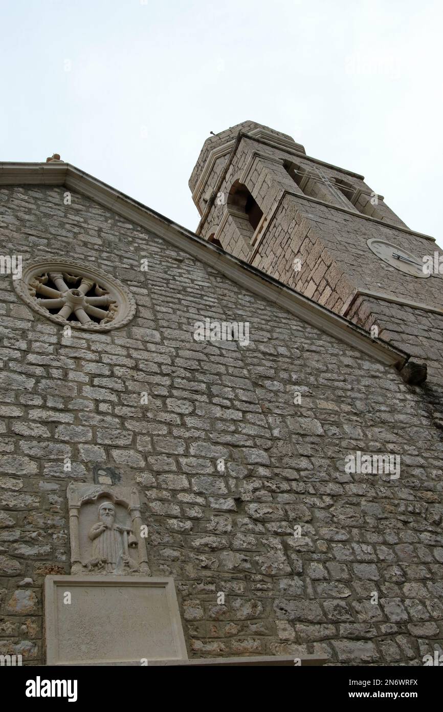 Kirche St. Anton Opat im Dorf Vrisnik, Insel Hvar, Kroatien Stockfoto