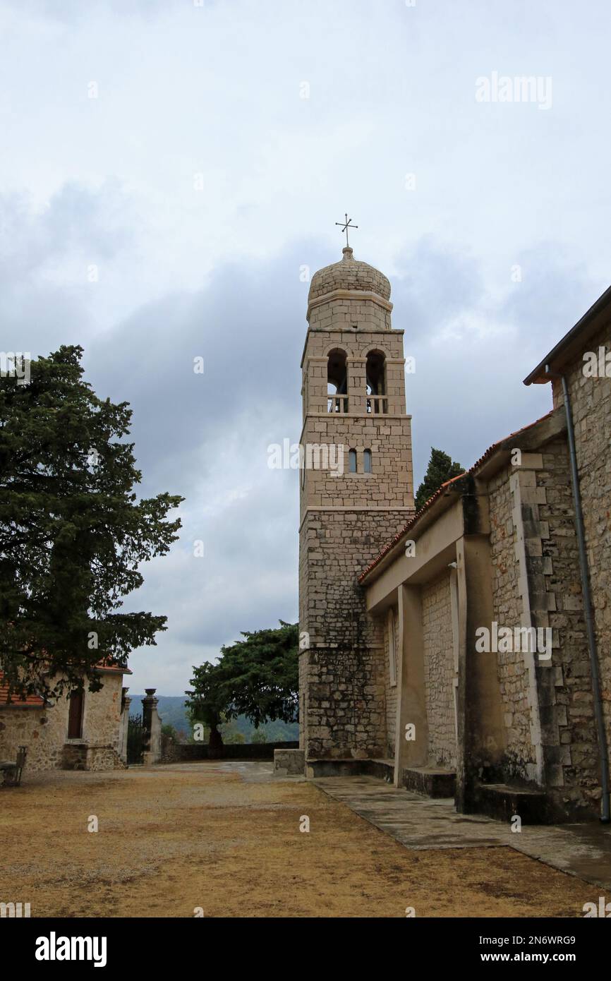 Kirche St. Anton Opat im Dorf Vrisnik, Insel Hvar, Kroatien Stockfoto