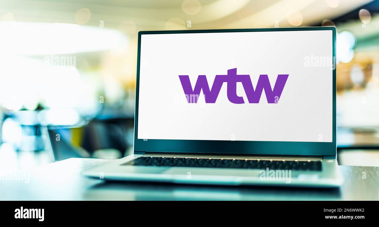 POZNAN, POL - 13. September 2022: Laptop mit Logo von Willis Towers Watson, einem britisch-amerikanischen multinationalen Versicherungsberater Stockfoto
