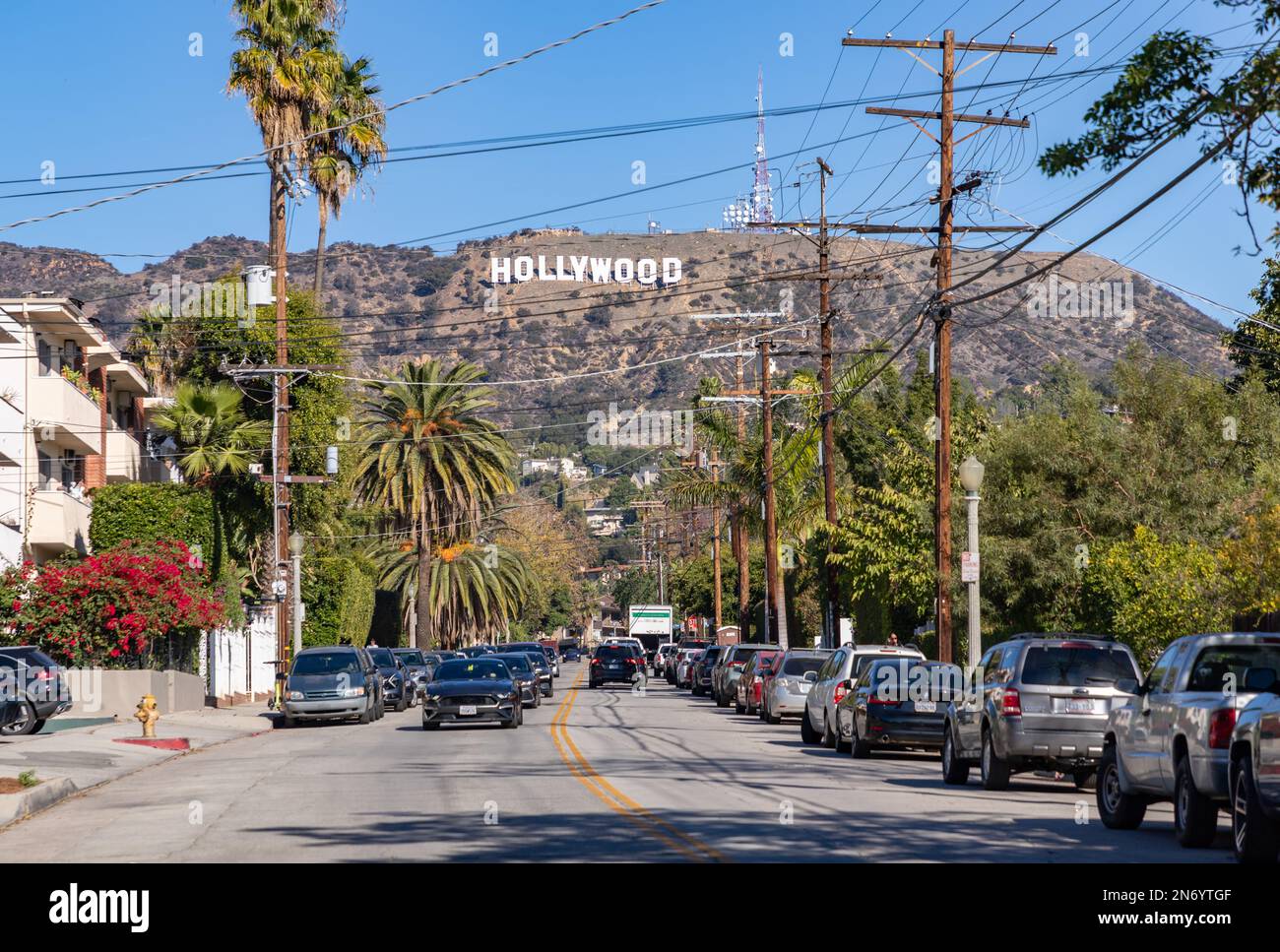 Ein Bild des Hollywood-Schriftzugs vom North Beachwood Drive aus gesehen. Stockfoto