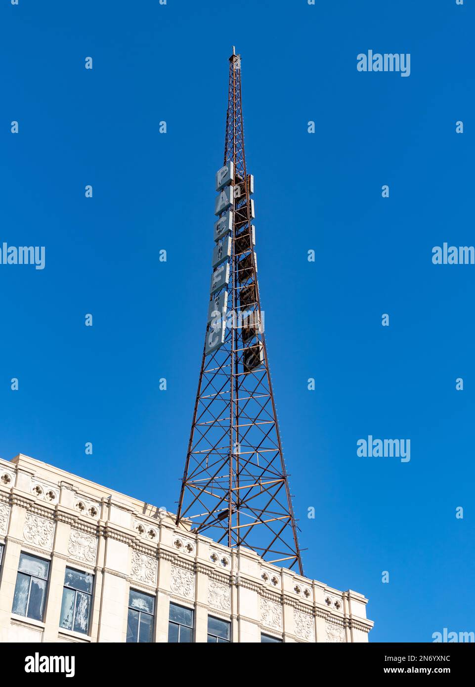 Ein Bild der Antenne des Pacific Building im Hollywood Boulevard. Stockfoto