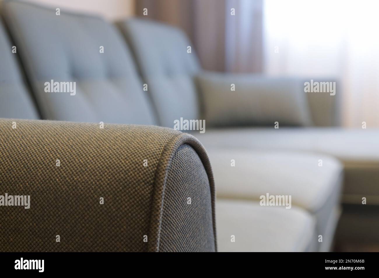 Möbelmaterial wird geschlossen. Abbildung: Texturoberfläche des Sofas. Stockfoto