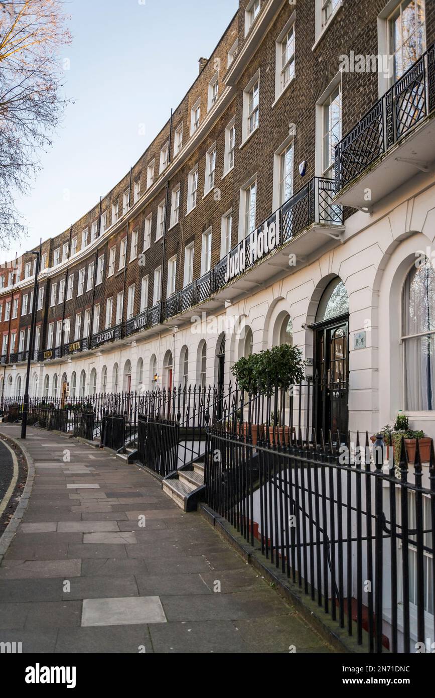 Cartwright Gardens, eine halbmondförmige Straße in Bloomsbury, London, England, Großbritannien Stockfoto