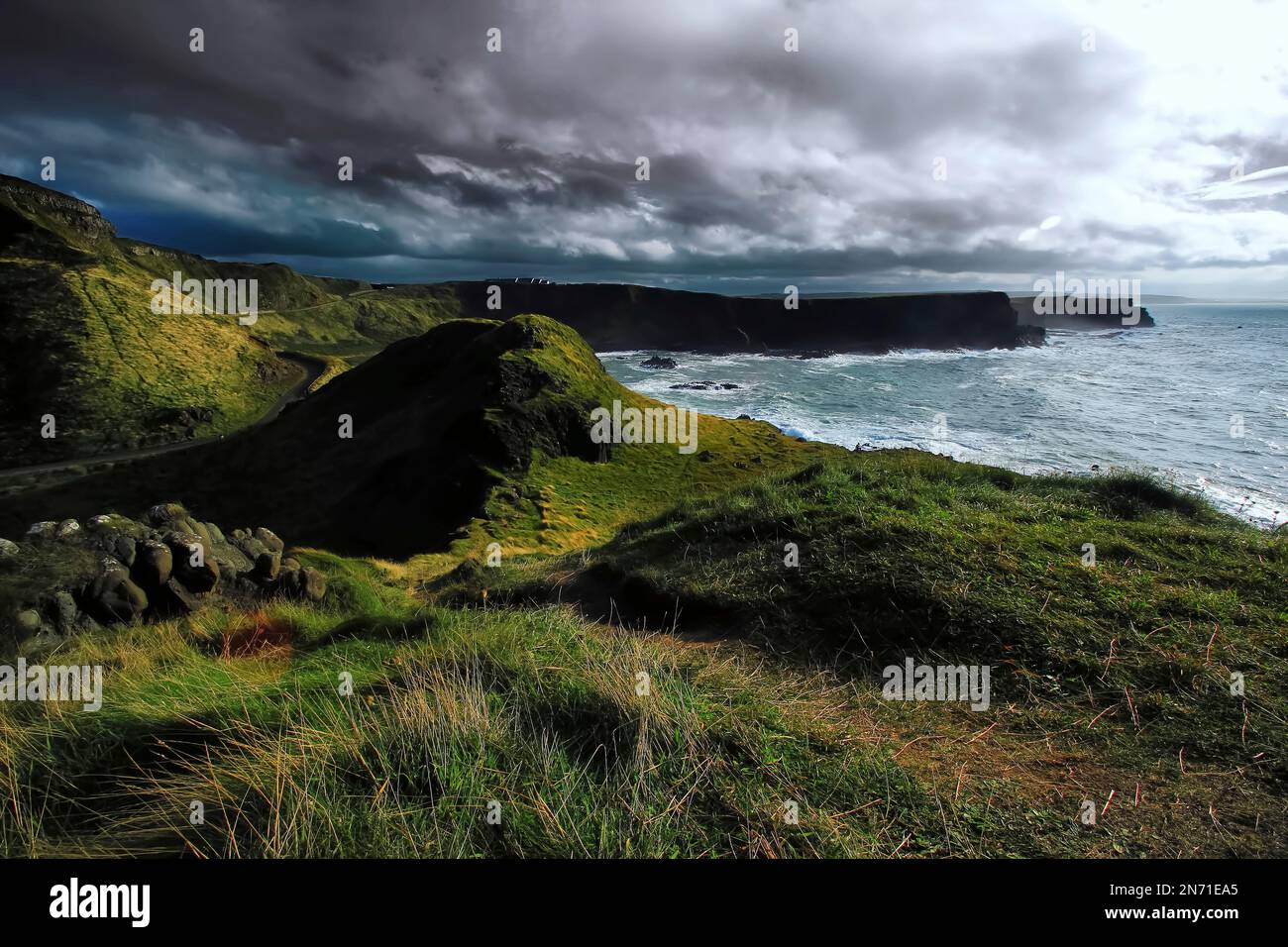 Der Giant's Causeway in Nordirland (County Antrim) ist eines der berühmtesten Wahrzeichen Irlands und UNESCO-Weltkulturerbe Stockfoto