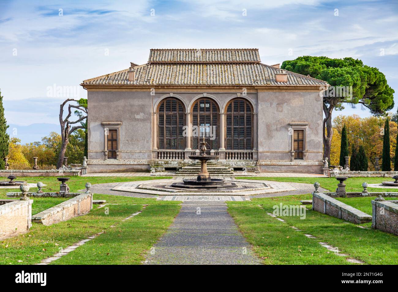 Sommerhaus im Garten der Villa Farnese in Caprarola, Latium, Italien. Stockfoto Sommerhaus im Garten der Villa Farnese in Caprarola, Latium, Italien. Stockfoto