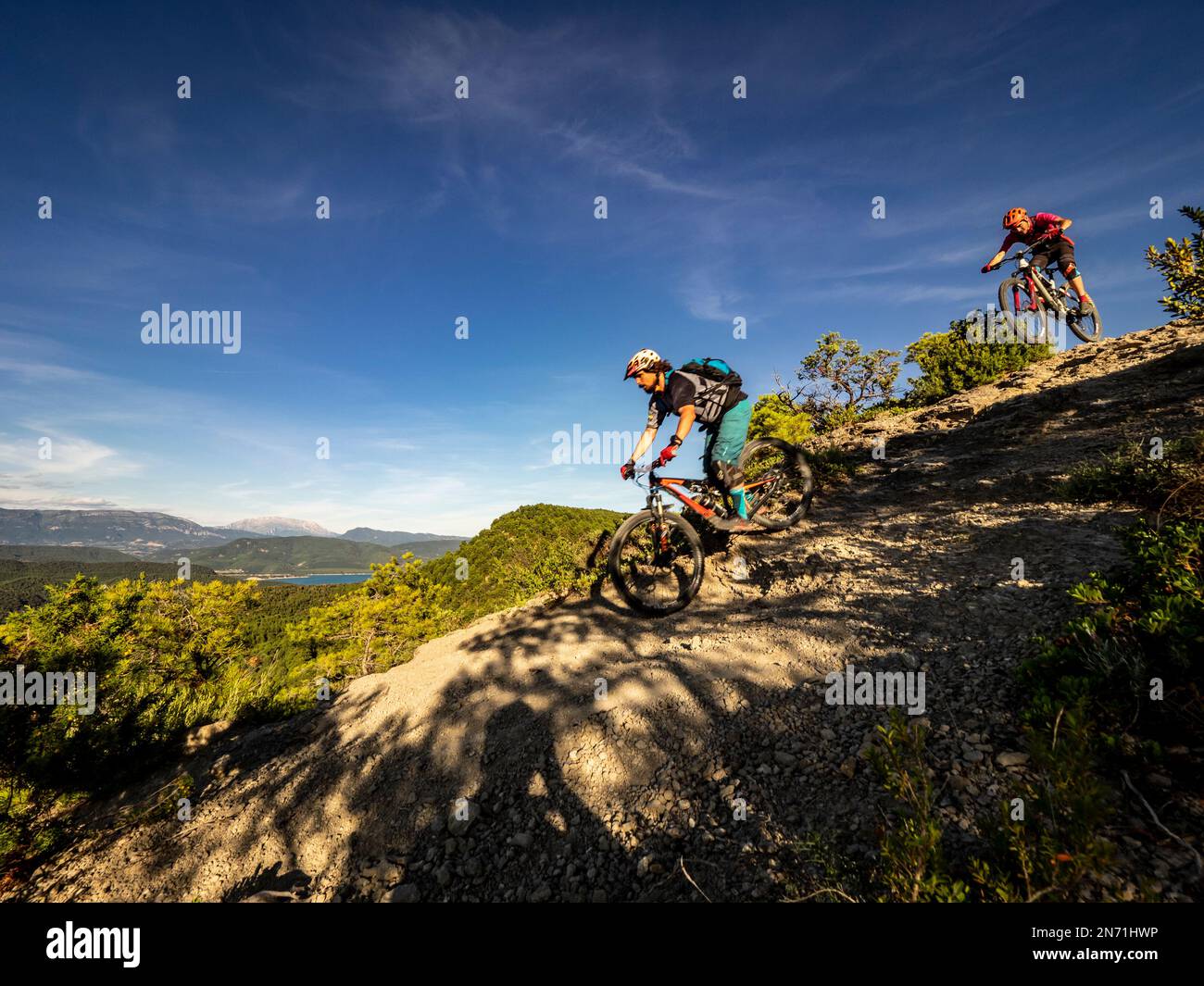 Von Santa María de Buil nach Ainsa führt eine Wanderung hinab Stockfoto