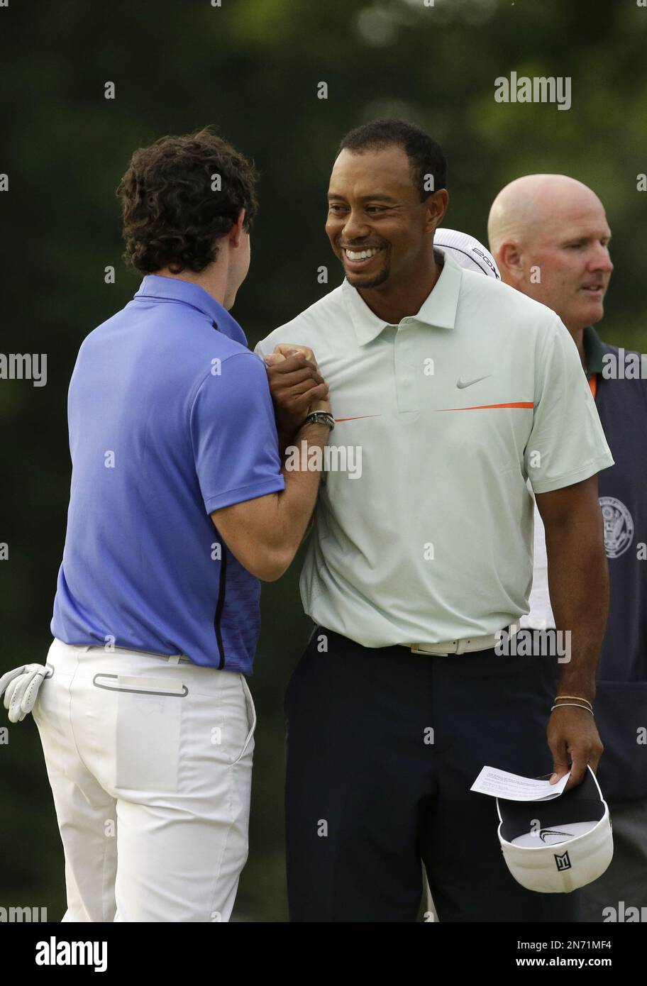 Tiger Woods and Rory Mcllroy shake hands during the third round of the U.S. Open golf tournament at Merion Golf Club, Saturday, June 15, 2013, in Ardmore, Pa. (AP Photo/Gene J. Puskar) Stockfoto