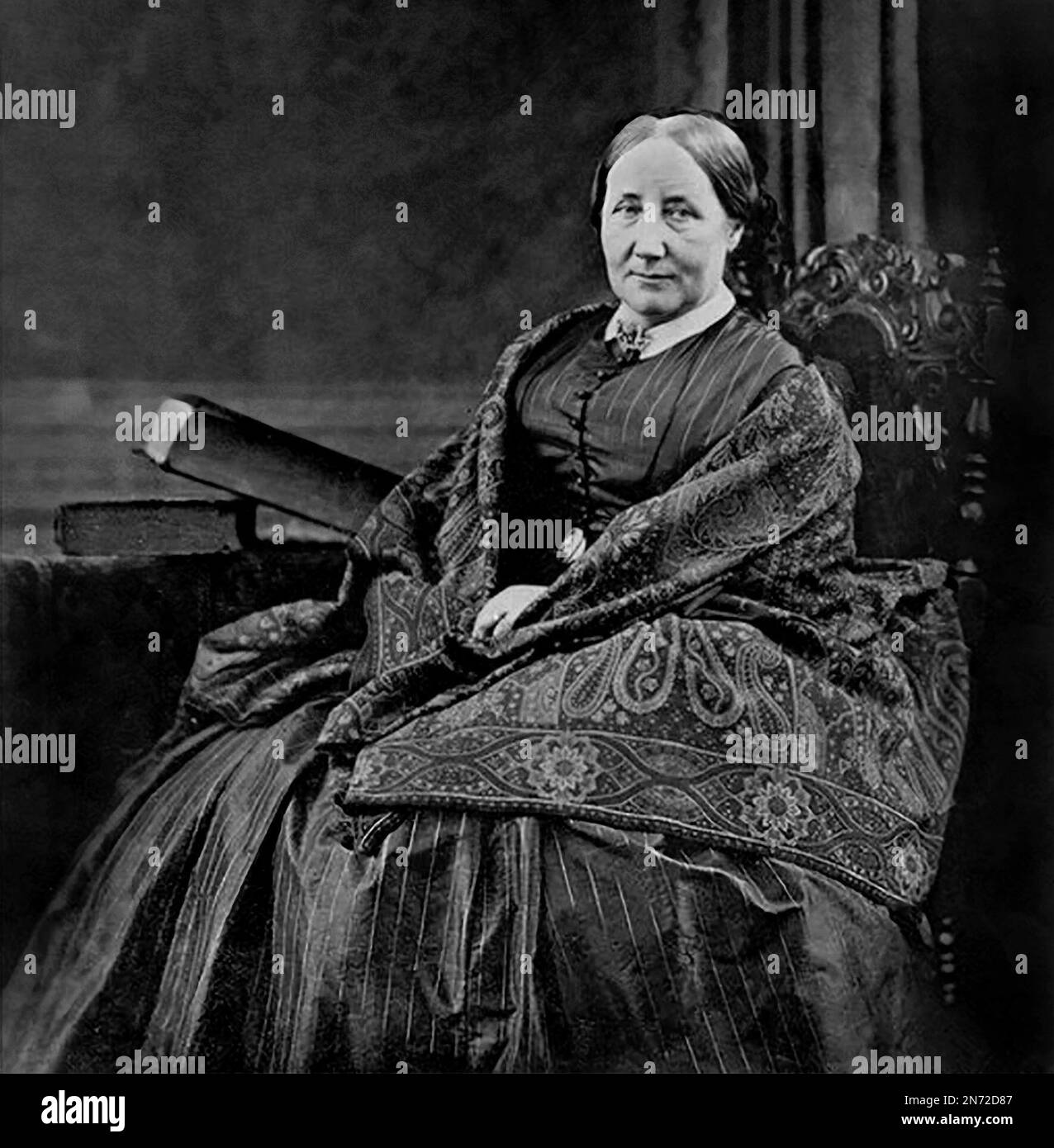 Elizabeth Cleghorn Gaskell, (geborene Stevenson; 1810-1865), c. 1860. Elizabeth Gaskell, oft als Mrs. Gaskell bezeichnet, war während der viktorianischen Ära eine englische Schriftstellerin und Kurzgeschichtenautorin. Stockfoto