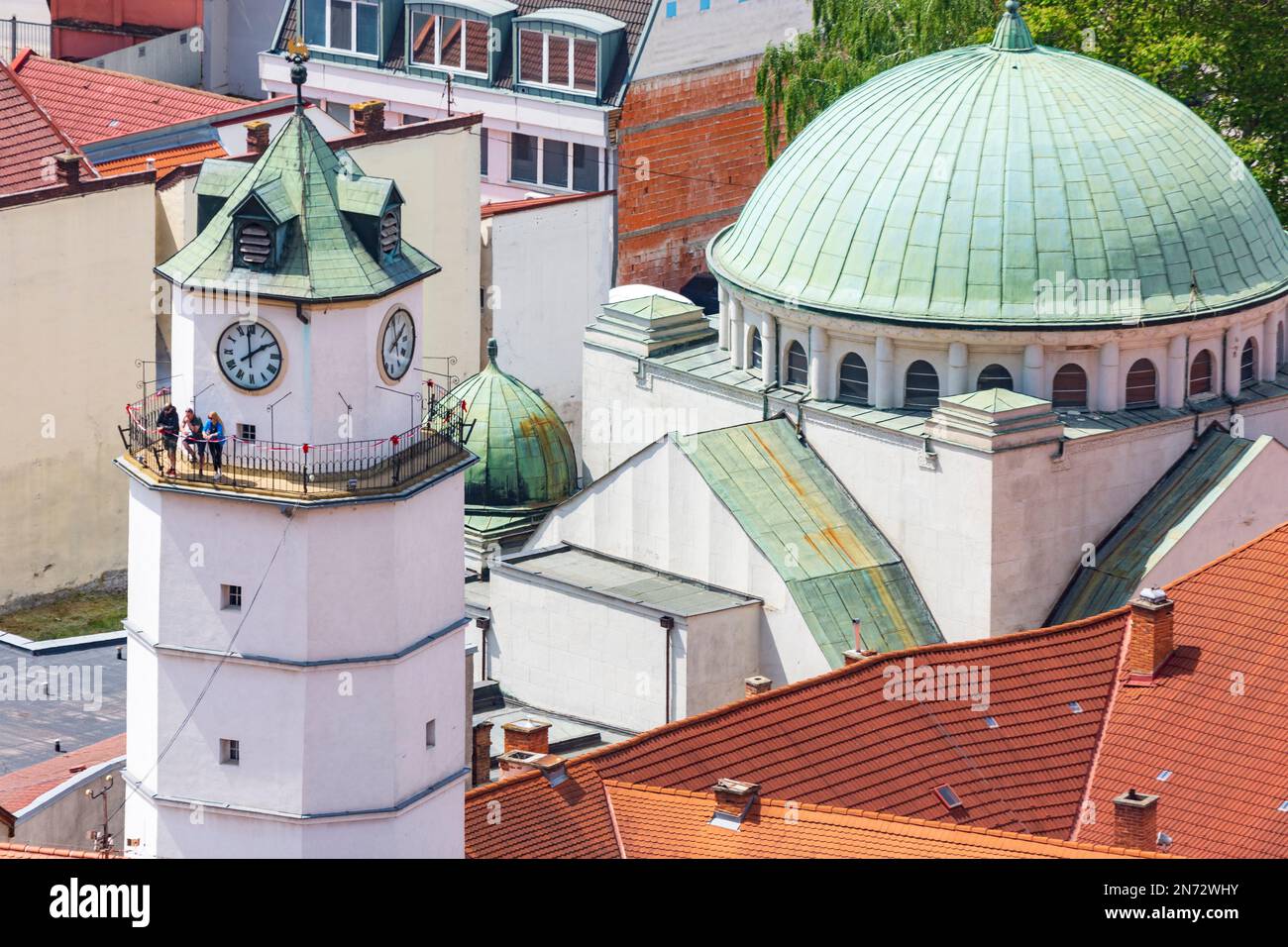 Trencin (Trentschin), Trencin Altstadt von Schloss, Dol b na („Unteres Tor“), Synagoge in der Slowakei Stockfoto