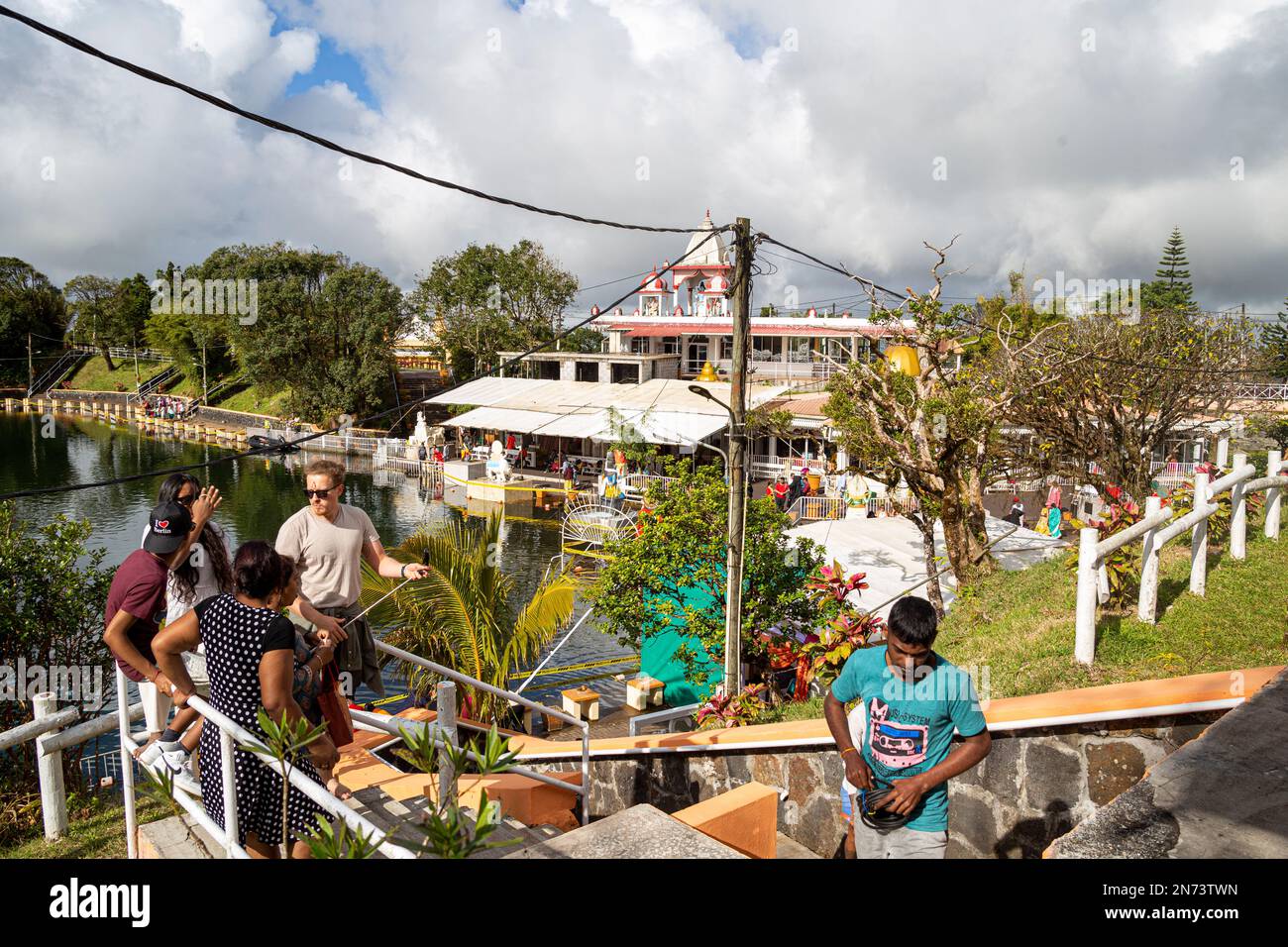 Blick auf den berühmten hinduistischen Wallfahrtsort Grand Bassin der Insel Mauritius Stockfoto