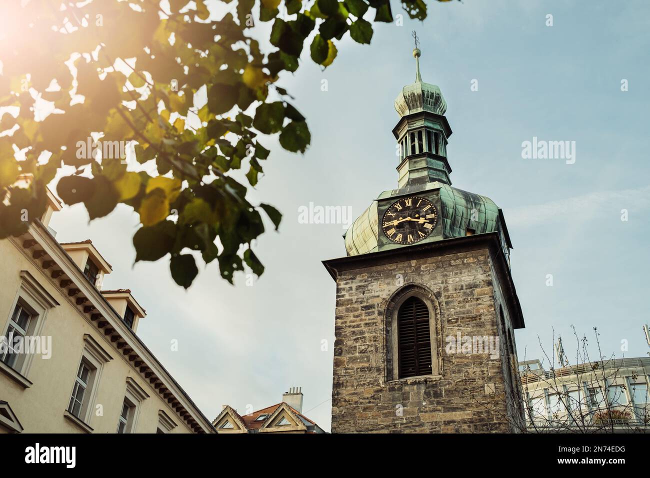 Prag, Tschechisch - November 2023. Kostel Petra na Porici. Kirche St. Peter Stockfoto