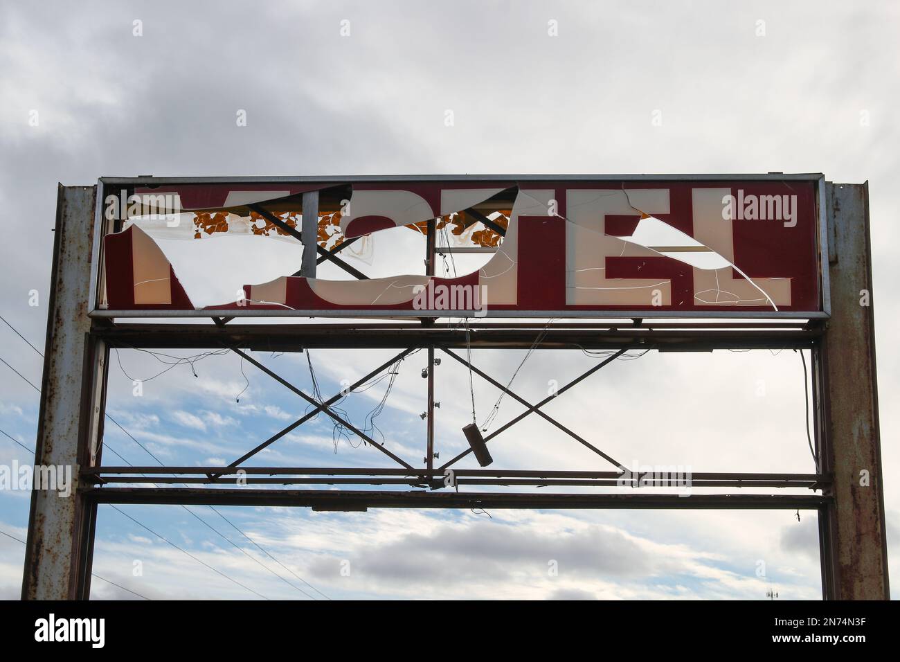 November 12 2022, Long Branch Motel unterzeichnet Highway 69 in Nord-Ontario geschlossen wegen eines Feuers. Luke Durda/Alamy Stockfoto