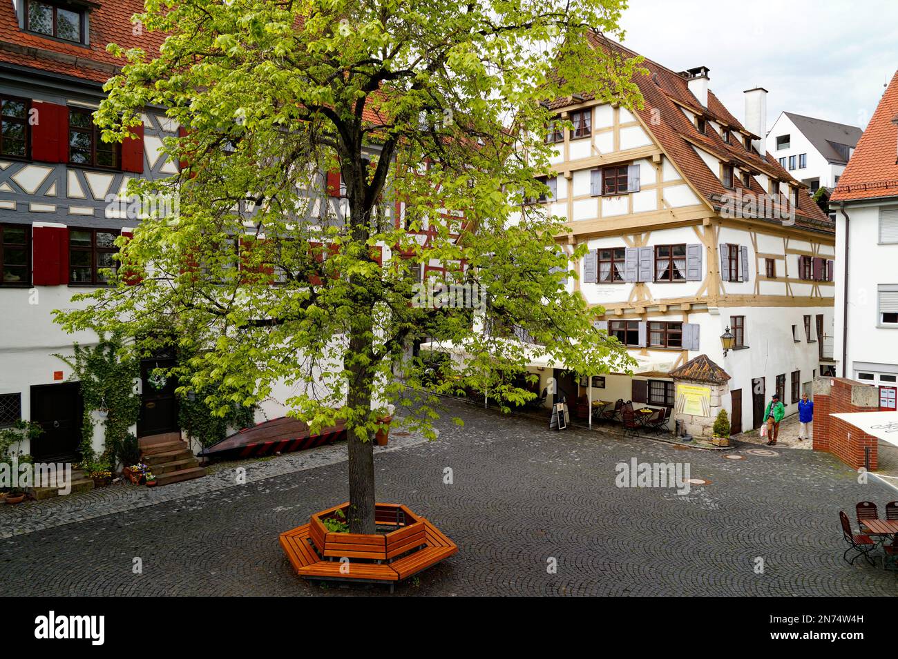 Malerischer Blick auf die Stadt Ulm mit ihren romantischen, alten Fachwerkhäusern an einem schönen Frühlingstag in Deutschland (Ulm, Deutschland, Europa) Stockfoto