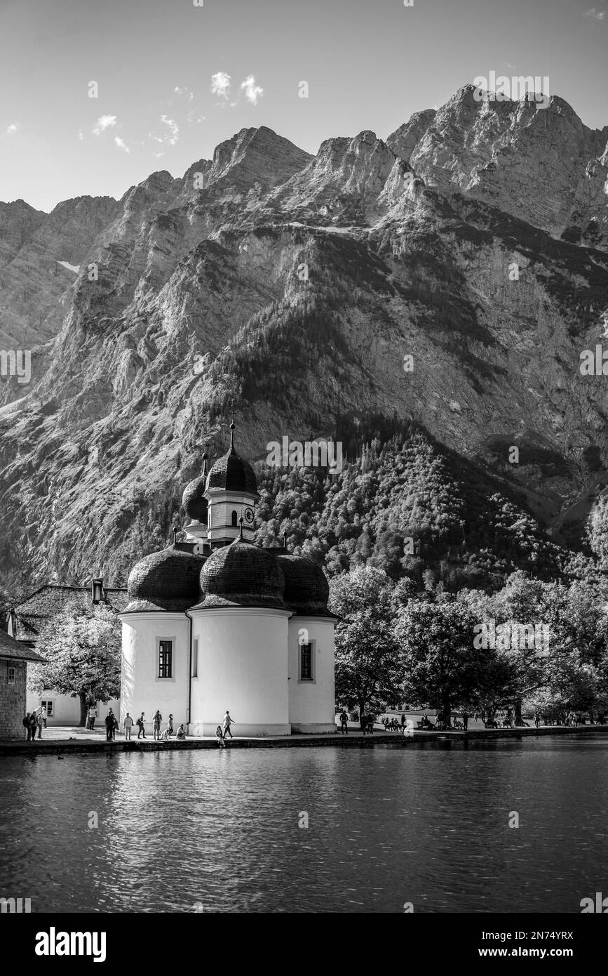 Kleine Kapelle St. Bartholomäus am Königssee in den bayerischen Alpen, Deutschland Stockfoto