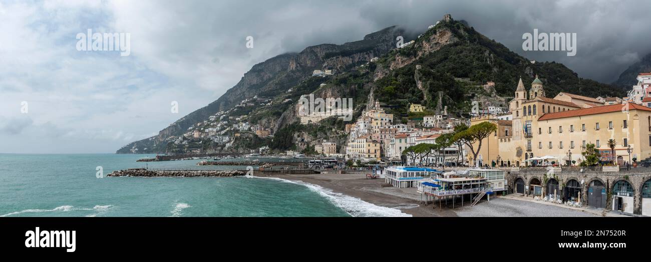 Küstenstadtbild der Stadt Amalfi in Süditalien Stockfoto